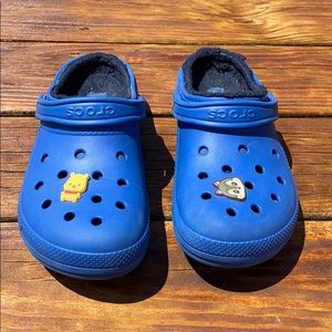 fuzzy crocs light blue